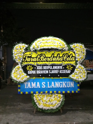 Papan Bunga Duka di Sengkol